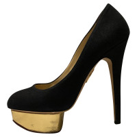 Charlotte Olympia Pumps/Peeptoes aus Canvas in Schwarz