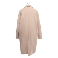 Closed Vacht in beige