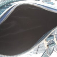 Versace Handtasche aus Leder in Blau
