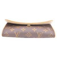 Louis Vuitton Pochette aus Leder in Braun