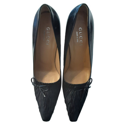 Gucci Pumps/Peeptoes aus Leder in Schwarz