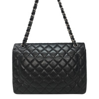 Chanel Classic Flap Bag Jumbo in Pelle in Nero