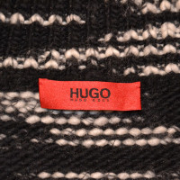 Hugo Boss Poncho in zwart witte wol