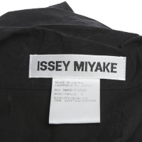 Issey Miyake Oberteil aus Baumwolle in Schwarz