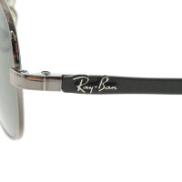 Ray Ban Aviator sunglasses in silver