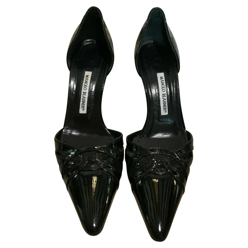 Manolo Blahnik Pumps/Peeptoes aus Lackleder in Schwarz