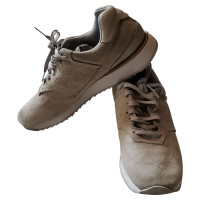 New Balance Sneakers aus Leder in Grau