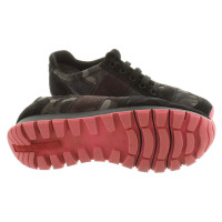 Prada Sneakers mit pinkfarbenen Sohlen