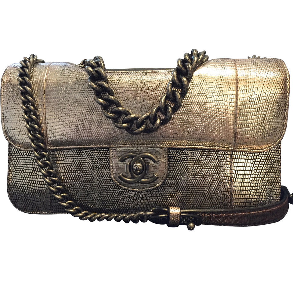 Chanel Classic Flap Bag Medium Leer in Goud