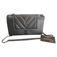 Chanel Classic Flap Bag aus Leder in Grau
