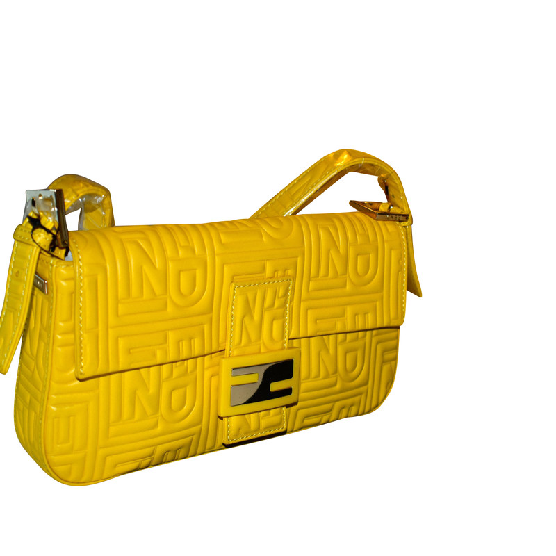 Fendi Baguette Bag Leather in Yellow 