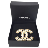 Chanel broche