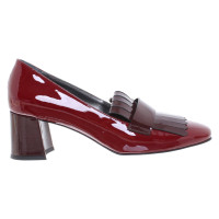 Marc Cain Pumps/Peeptoes aus Lackleder in Bordeaux