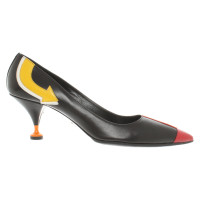 Prada Pumps/Peeptoes aus Leder in Schwarz