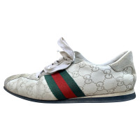 Gucci Sneakers aus Leder in Beige