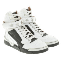 Givenchy chaussures de sport haut-top en noir / blanc
