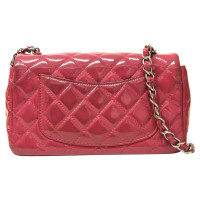 Chanel Classic Flap Bag New Mini en Cuir verni en Fuchsia