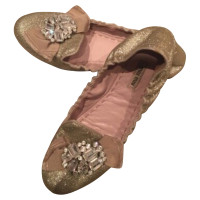 Miu Miu Slippers/Ballerina's in Goud