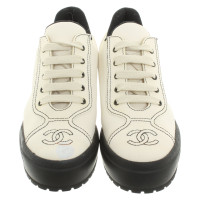 Chanel Sneakers aus Canvas in Creme