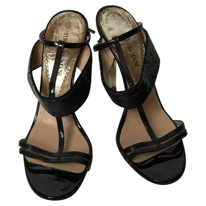 Emporio Armani Sandalen aus Lackleder in Schwarz