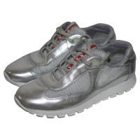 Prada Sneakers aus Leder in Silbern