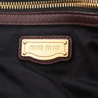 Miu Miu Handtasche aus Leder in Violett