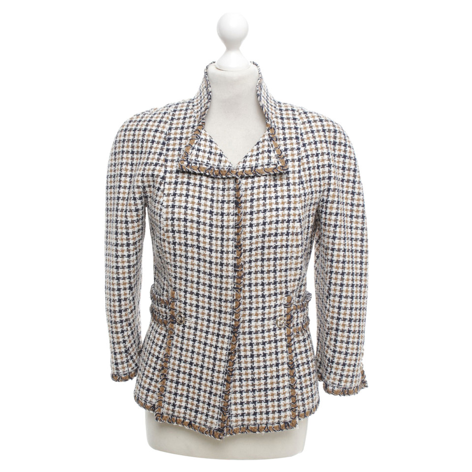 Chanel Bouclé jacket with houndstooth pattern