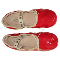 Valentino Garavani Slippers/Ballerinas Patent leather in Red
