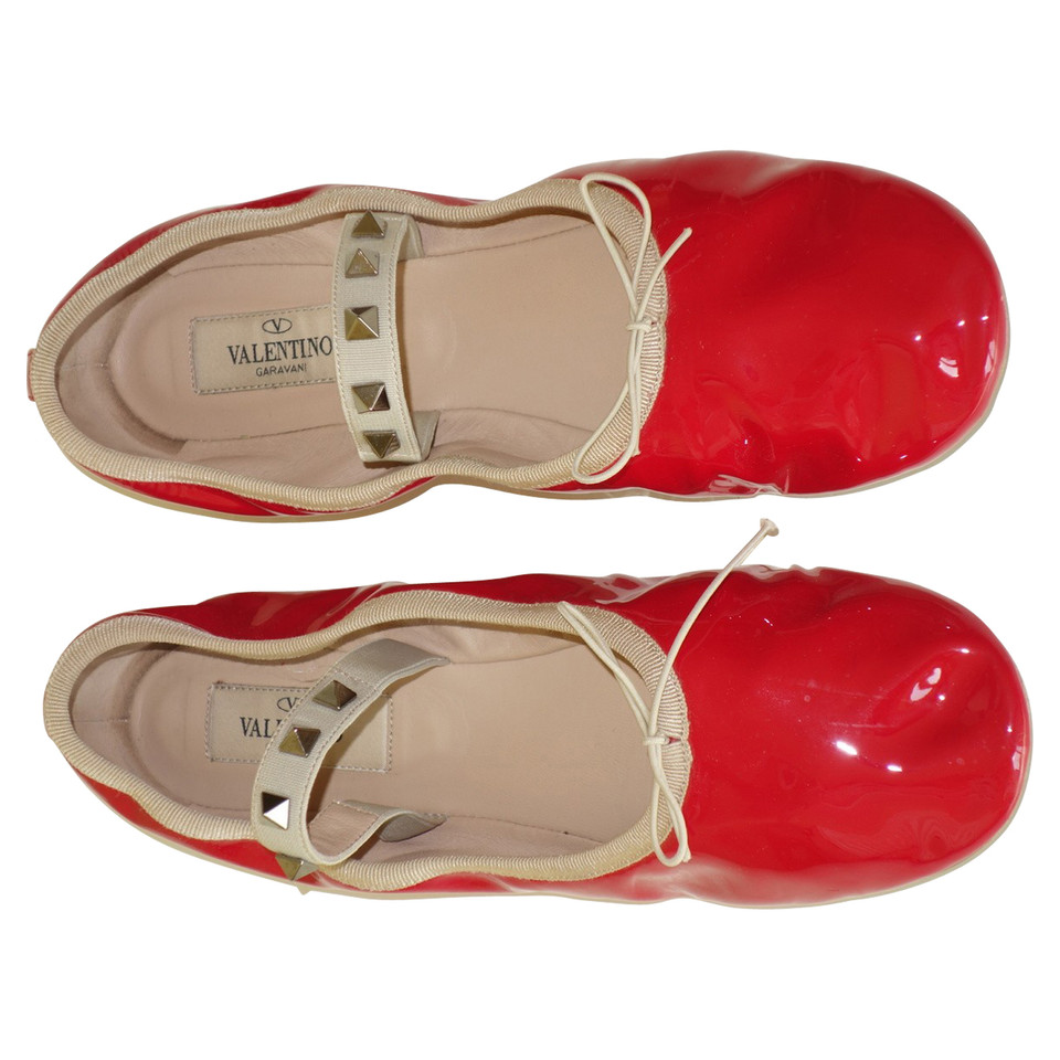 Valentino Garavani Slippers/Ballerinas Patent leather in Red
